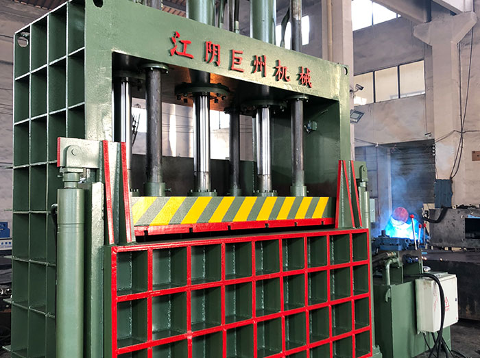 250噸立式打包機(jī) 250噸立式打包機(jī)